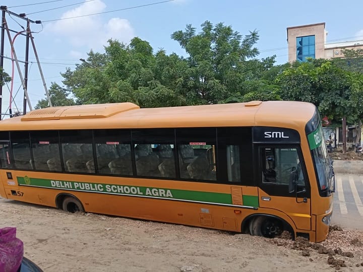 School Bus Carrying 25 Children Gets Stuck as Road Sinks Amid Construction Irregularity Allegations