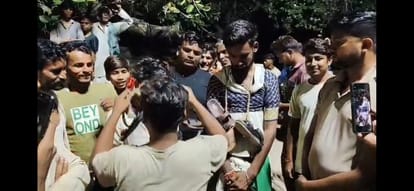 Farmers Accuse Crop Surveyors of Extortion, Paraded in Women’s Clothes