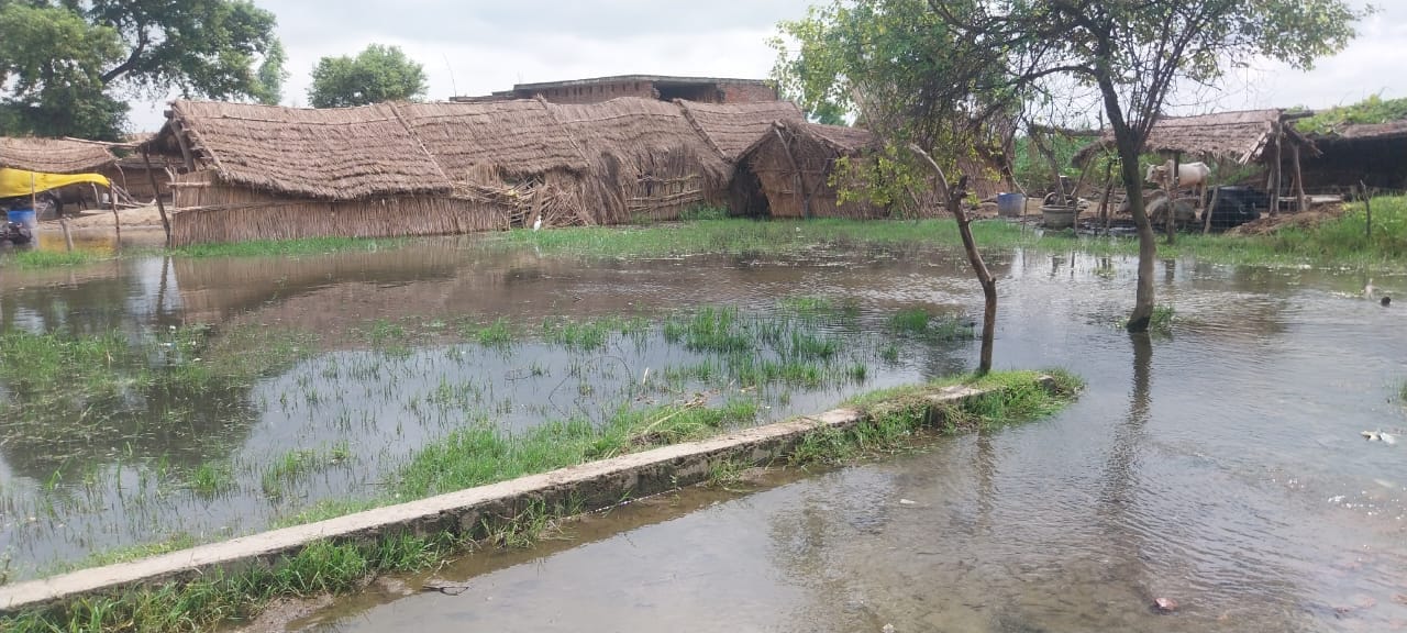 Flood in Badaun Rising water levels of Ganga and Ramganga submerge several villages