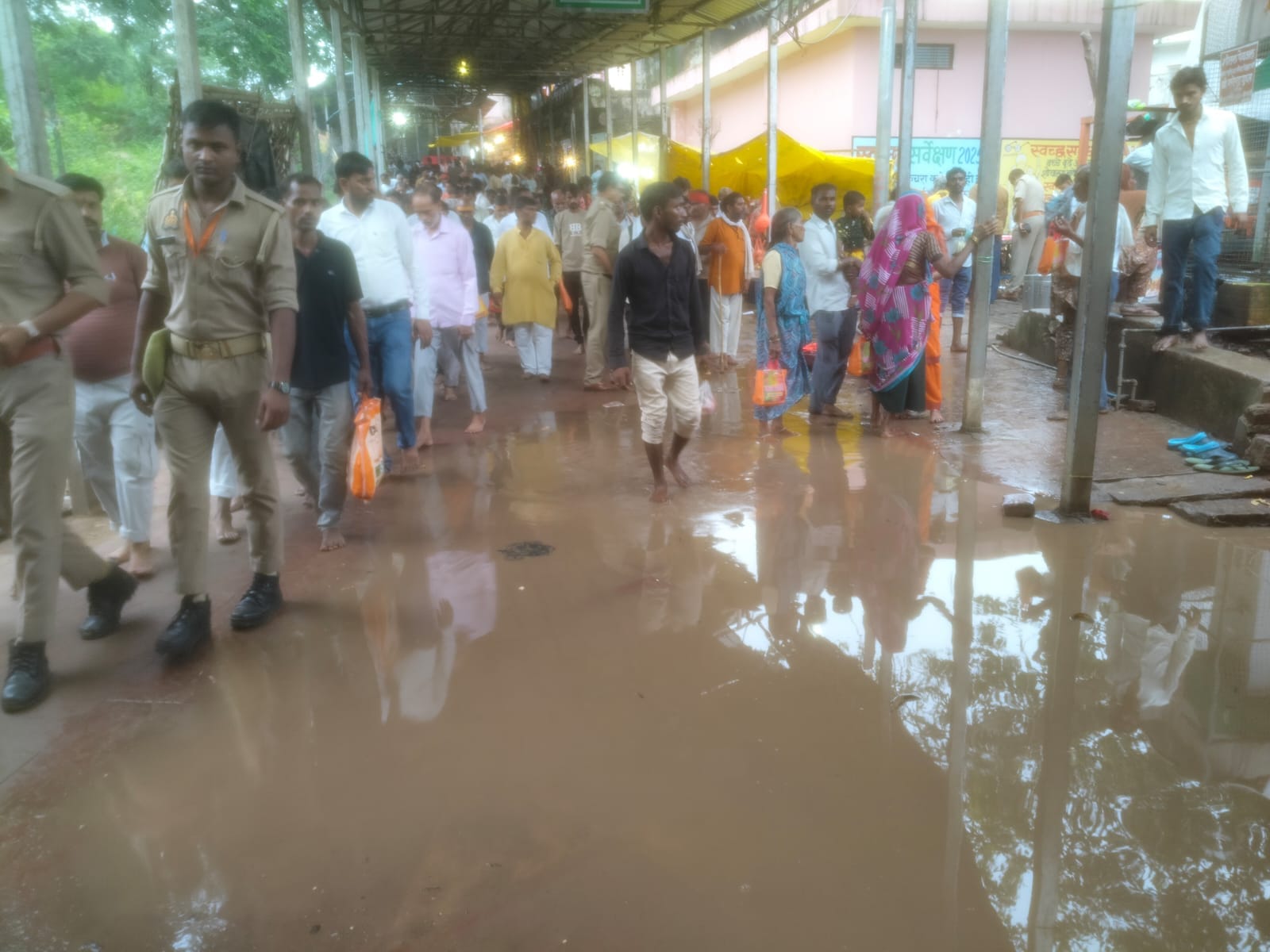कामदगिरि परिक्रमा मार्ग पर जलभराव