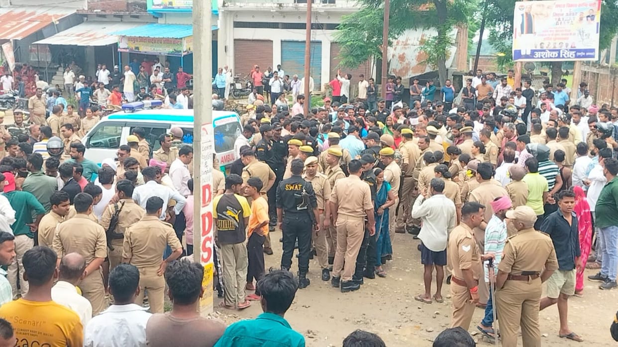 young man beaten to death with rod in Jaunpur Family members road blockade
