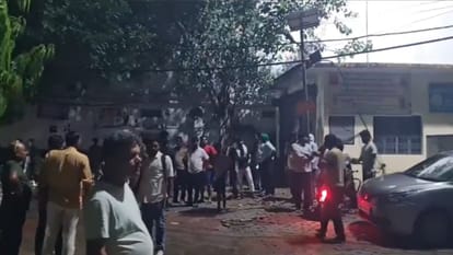 मौके पर जुटे लोग