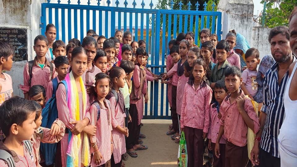 Headmistress suspended after student gets electrocuted in school