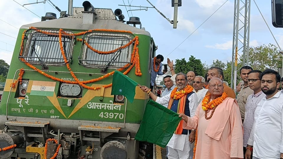Meerut: Delhi-Haridwar Express begins halting at Sakauti Station; long-standing demand fulfilled