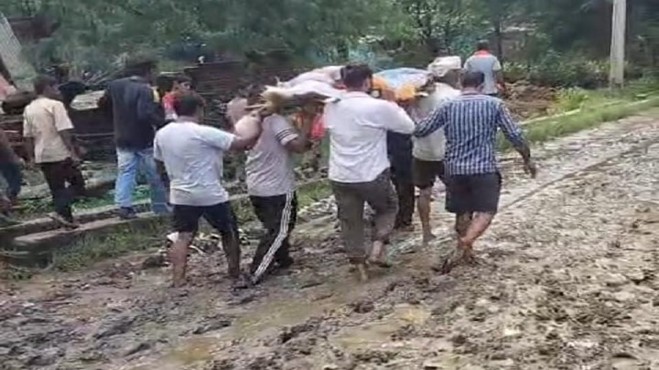 No Road to Cremation Ground, 80-Year-Old Woman’s Funeral Procession Taken Through Mud