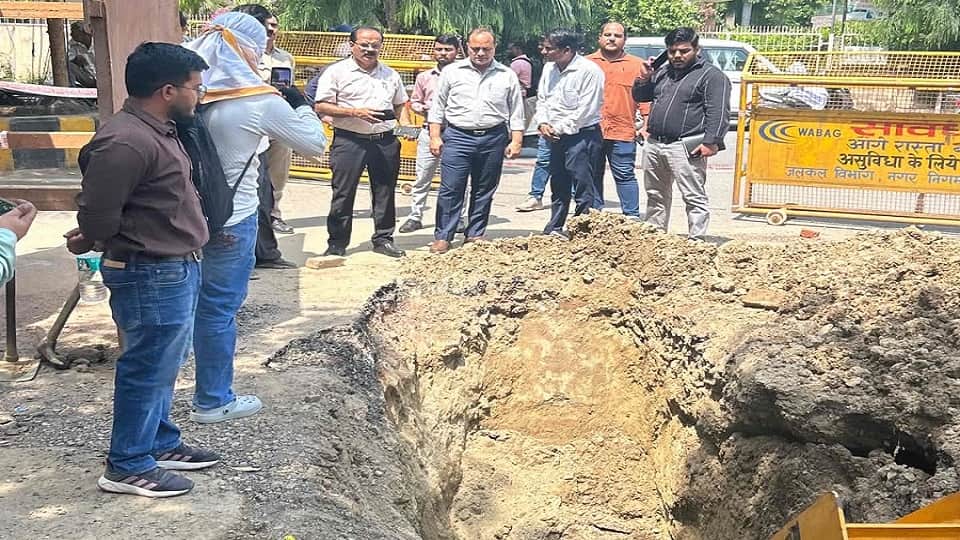 Agra: 2.7 Km Old Sewer Line to Be Replaced After Road Caved In
