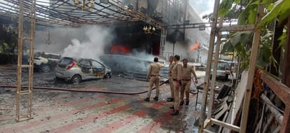 Meerut: Massive Fire Breaks Out at Avika Hotel, Two Vehicles Burnt Down