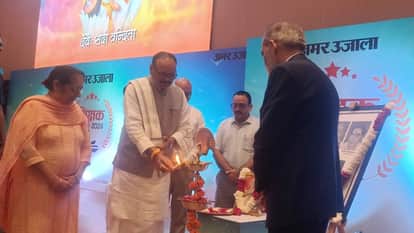 Deputy CM Brajesh Pathak honored 210 distinguished teachers with  Amar Ujala Shikshak Samman in amity noida