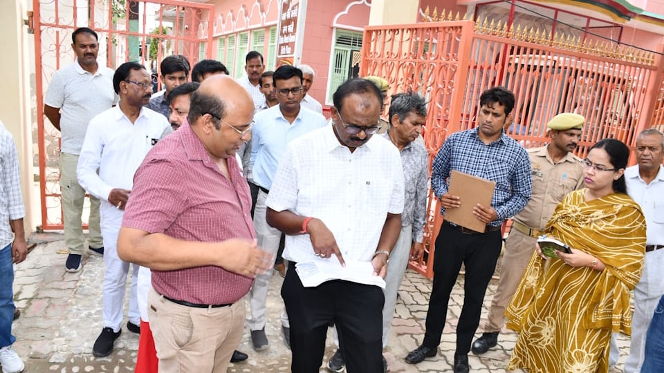 Baba Neem Karoli Birthplace Dispute: Khatauni Revision Notices Sent to Six Granddaughters and Trustee