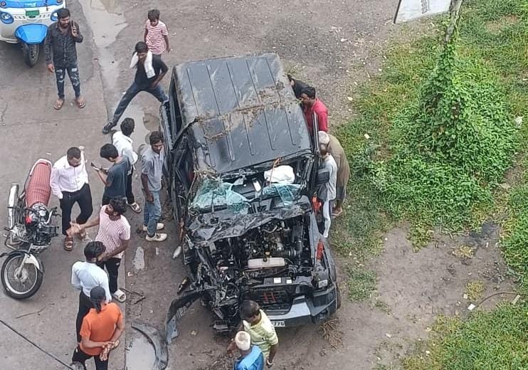 इंदौर: इंदौर के राजेंद्र नगर ब्रिज से गिरी तेज रफ्तार थार, स्पीड इतनी थी कि टूट गई रेलिंग
