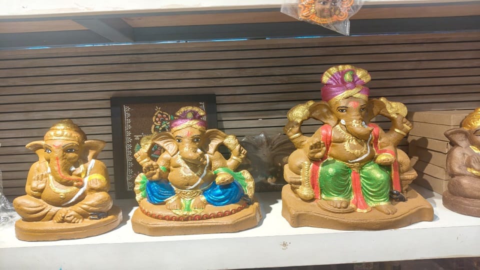 गायब के गोबर से बनी गणेश प्रतिमाएं
