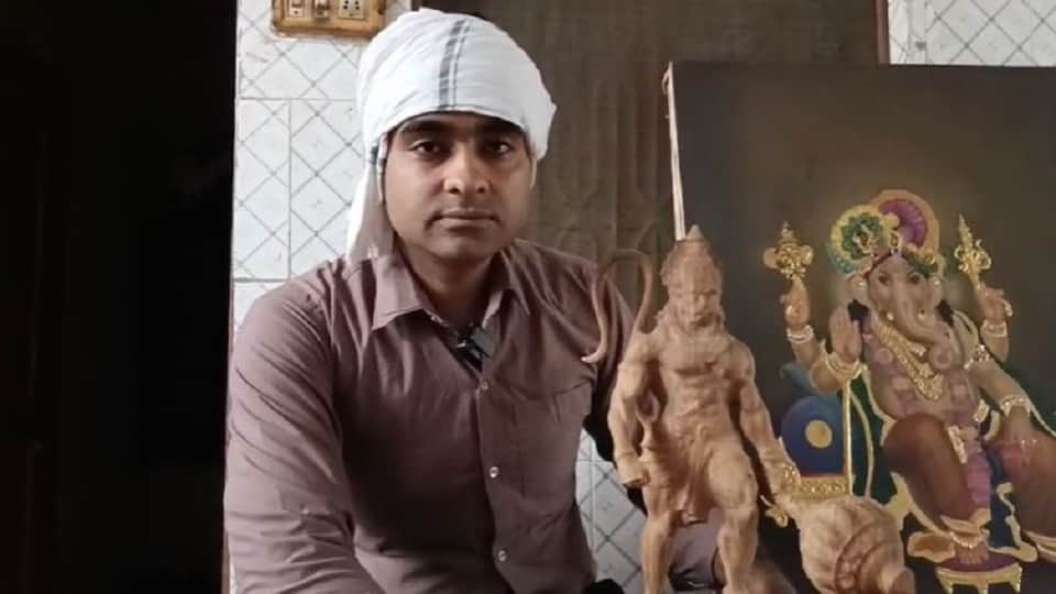 Dharmendra dubey crafting statue out of wood  actor Salman Khan has also praised his work