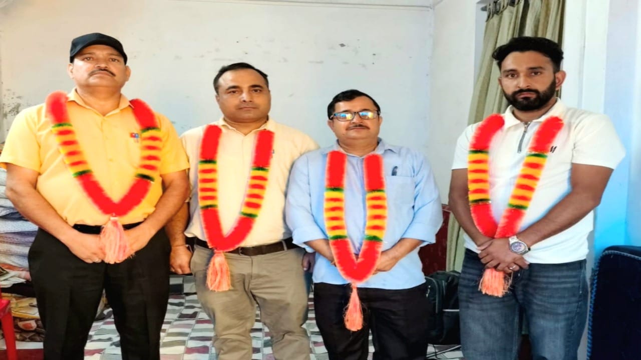 प्राथमिक शिक्षकों का क्रमिक अनशन जारी।