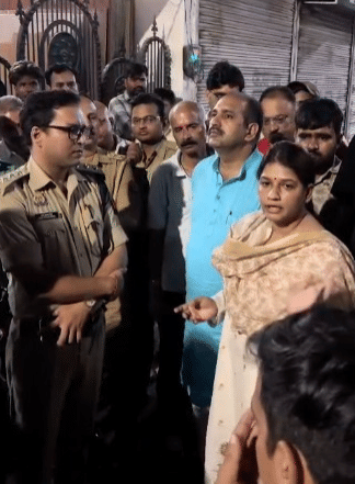 Grandfather murdered, grandson injured: Pooja Shukla met the family