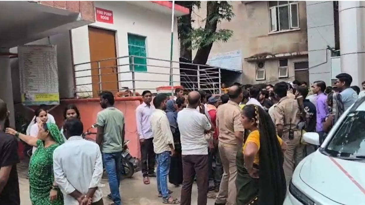 Guards beat up patient husband at District Women Hospital in Jaunpur