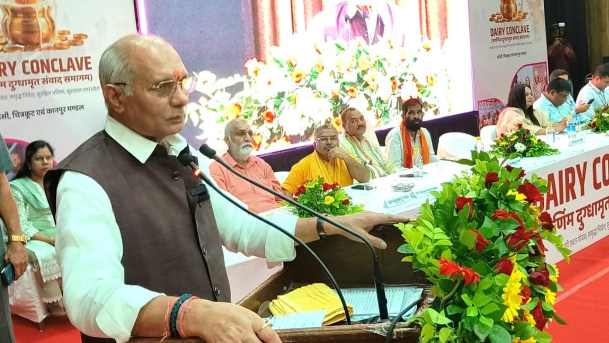 Jhansi: Minister Dharampal Singh takes a dig at SP's PDA.