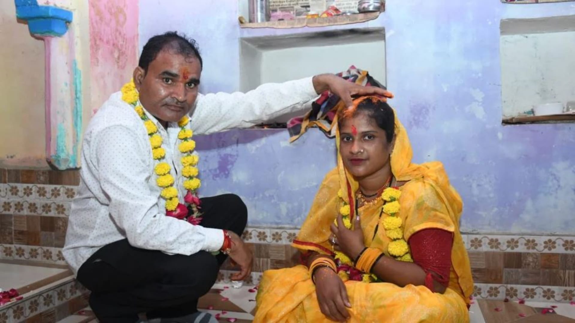 शादी के दो दिन बाद जेवर और मोबाइल लेकर भागी दुल्हन