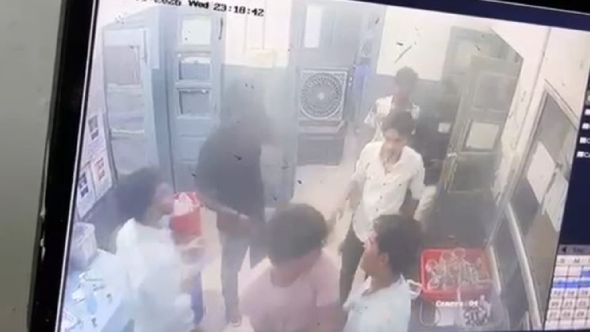 ड्यूटी डॉक्टर के साथ मारपीट का सीसीटीवी फुटेज
