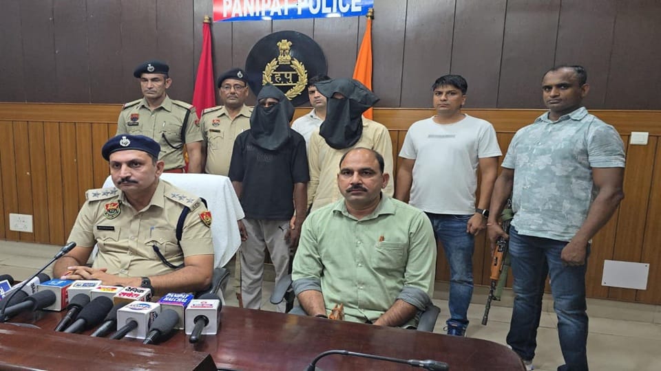 Police in Panipat have arrested two miscreants who kidnapped and robbed a shopkeeper.