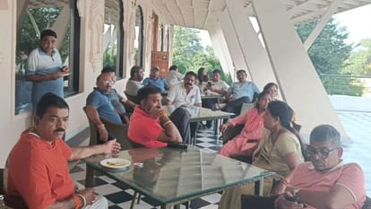 रिसोर्ट में ठहरे कांग्रेस प्रत्याशी