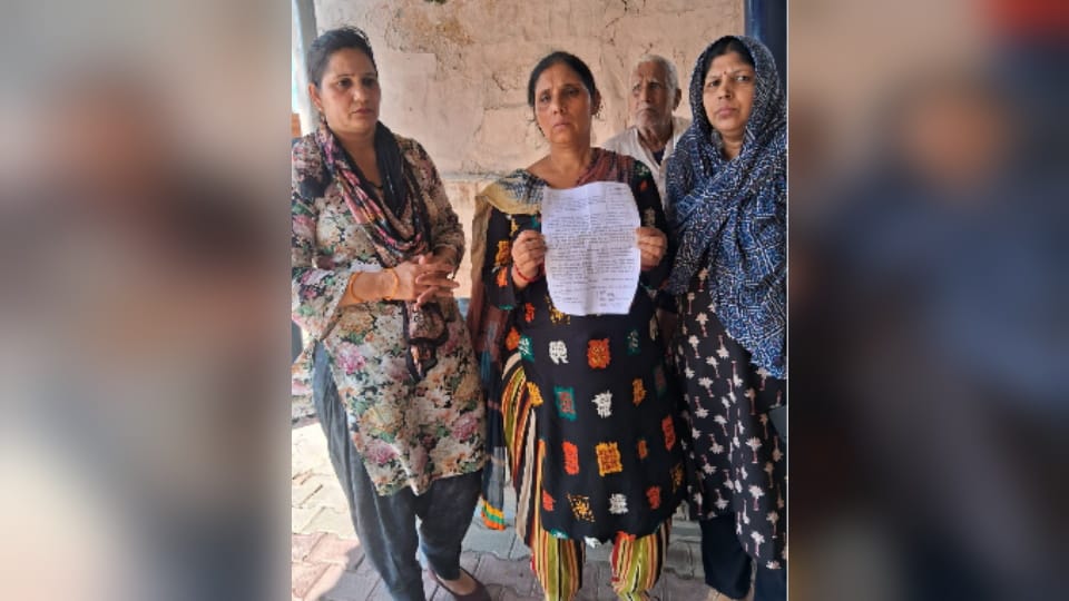Baraut: Shikshamitra Alleges Assault by Two Female Teachers at Primary School, Complaint Filed