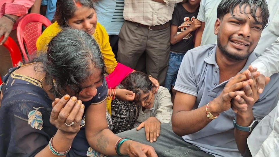 Vinod Sahani Murder Case in Gonda Photo of main accused with BJP leaders goes viral