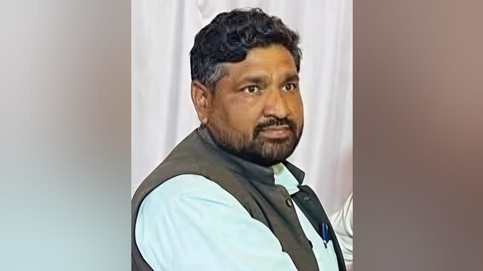 Vinod Sahani Murder Case in Gonda Photo of main accused with BJP leaders goes viral