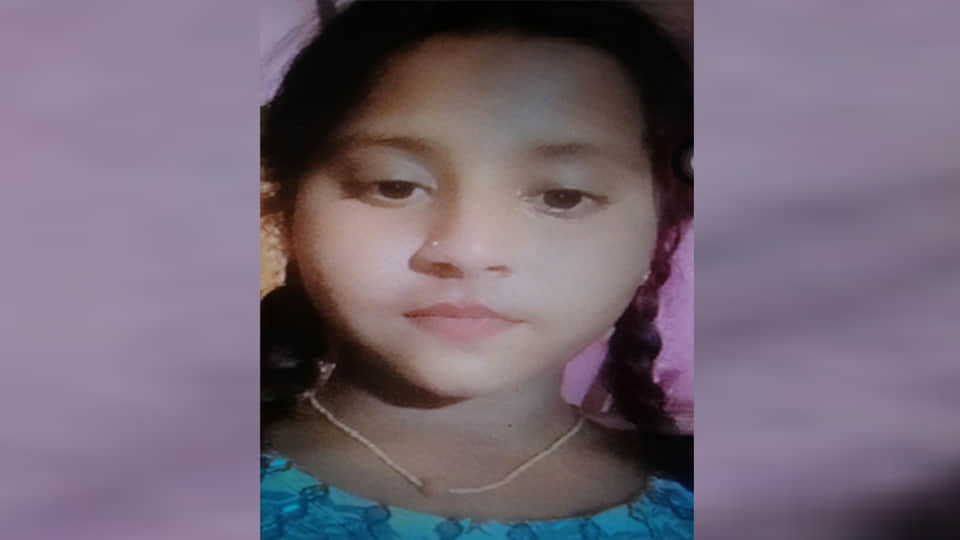 After feeding her father with her own hands, a minor female student took her own life by hanging herself