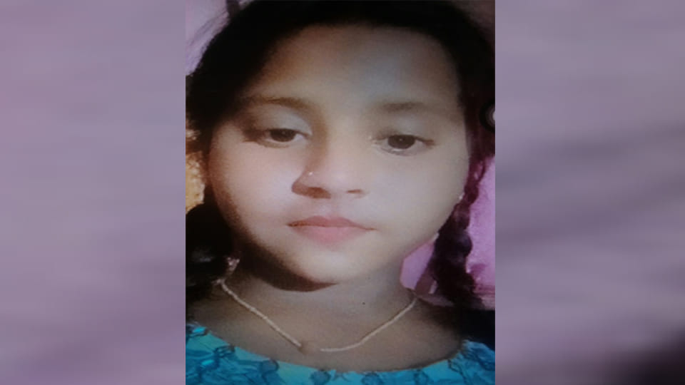 After feeding her father with her own hands, a minor female student took her own life by hanging herself