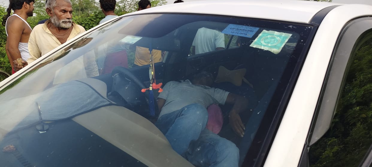 Barabanki: Body of a young man found in a car parked on the Indira Canal embankment.