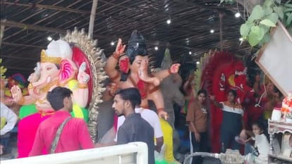 Ganesh Chaturthi Rush in Kanpur: Crowds Gather in Saket Nagar to Buy Ganpati Idols