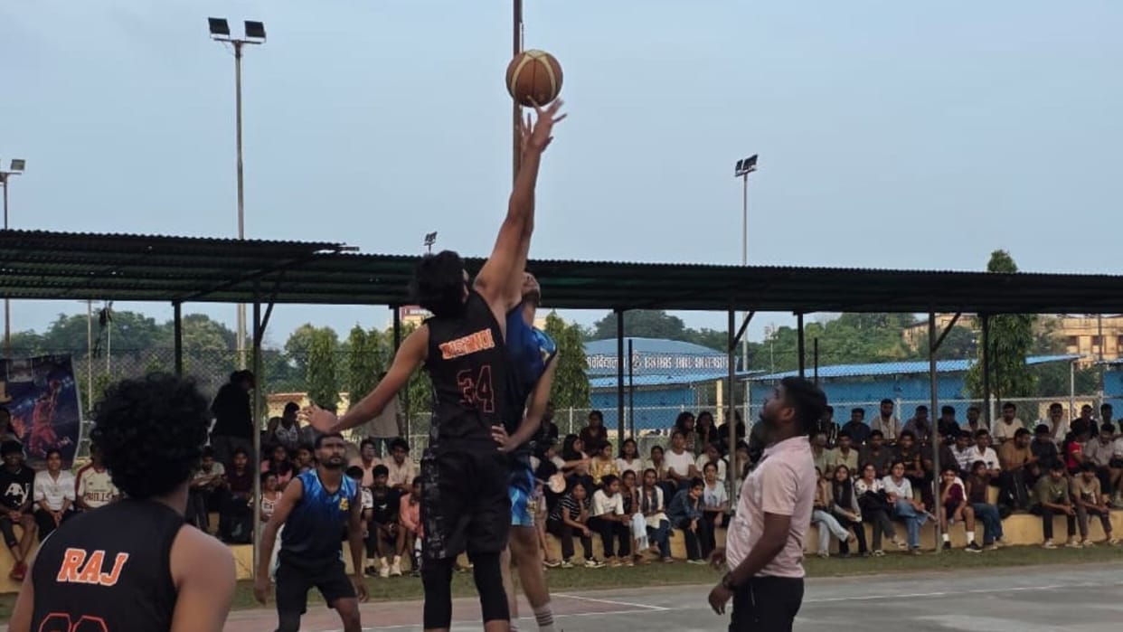 Attacker Deepak scored 31 points single-handedly leading Arts Faculty to championship in varanasi