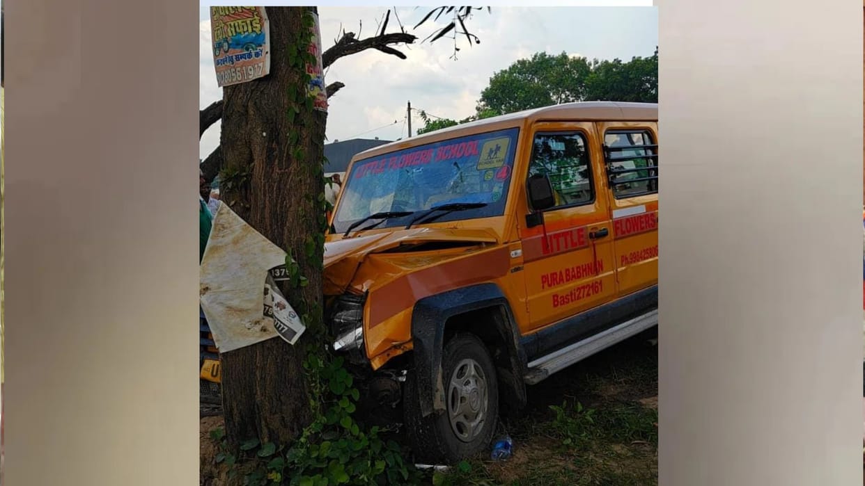 Major accident averted in Basti; school bus full of children crashes into a tree, 11 children injured.