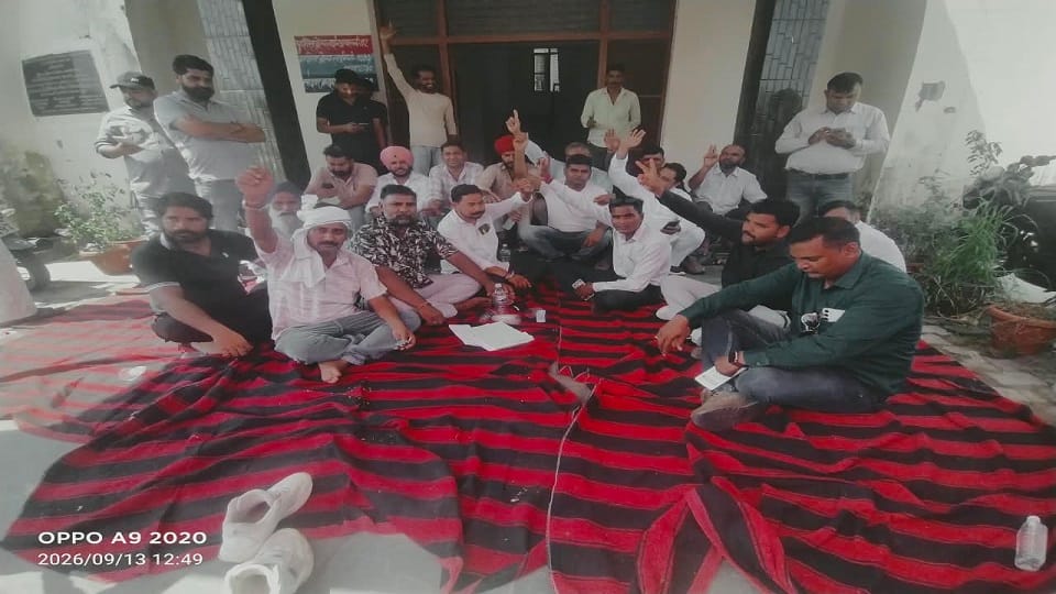 Constable calls village head a ‘tout’; enraged village heads stage a sit-in at the police outpost