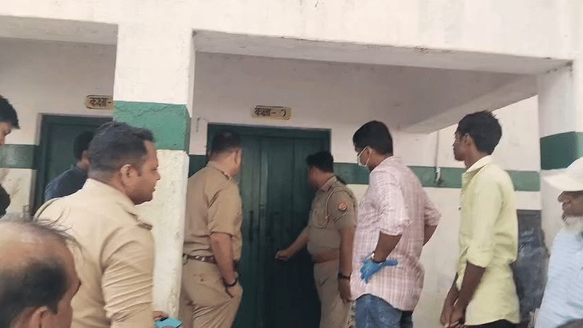 Ambedkarnagar: PRD jawan commits suicide by hanging himself in a PM SHRI Vidyalaya classroom.