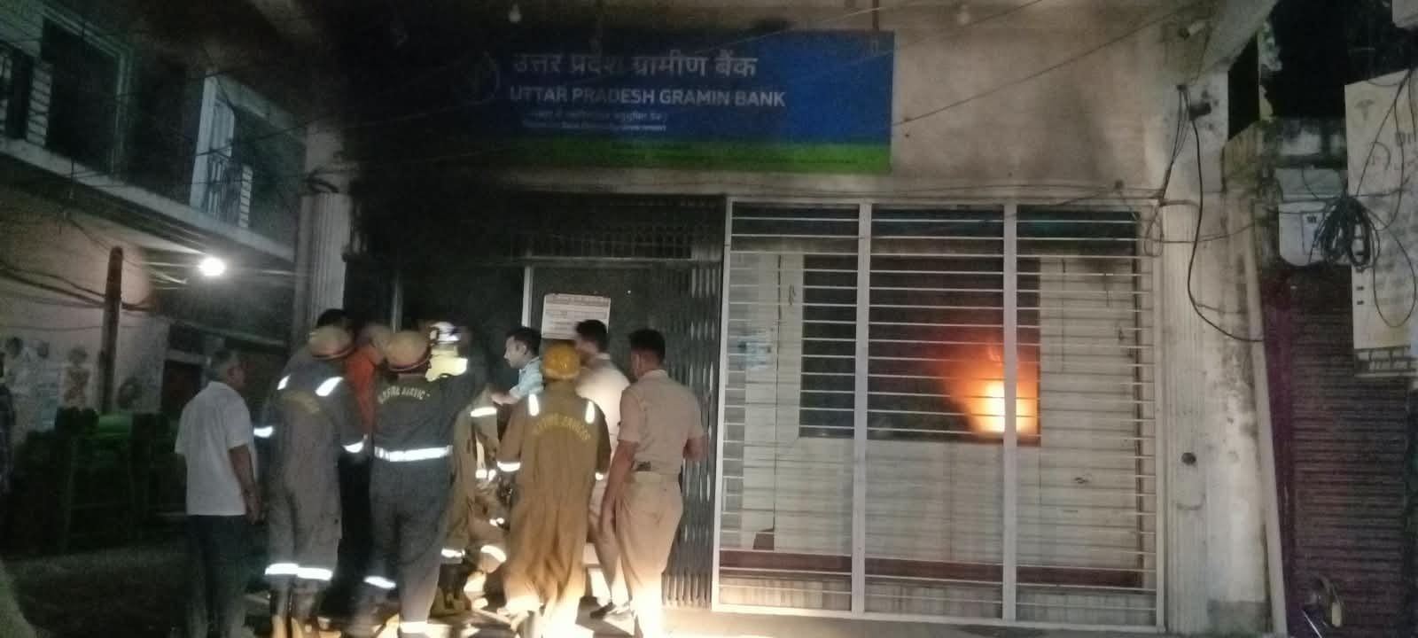 Fire broke out in Najibabad branch of Gramin Bank, manager's office completely burnt.