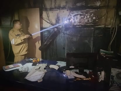 Fire broke out in Najibabad branch of Gramin Bank, manager's office completely burnt.
