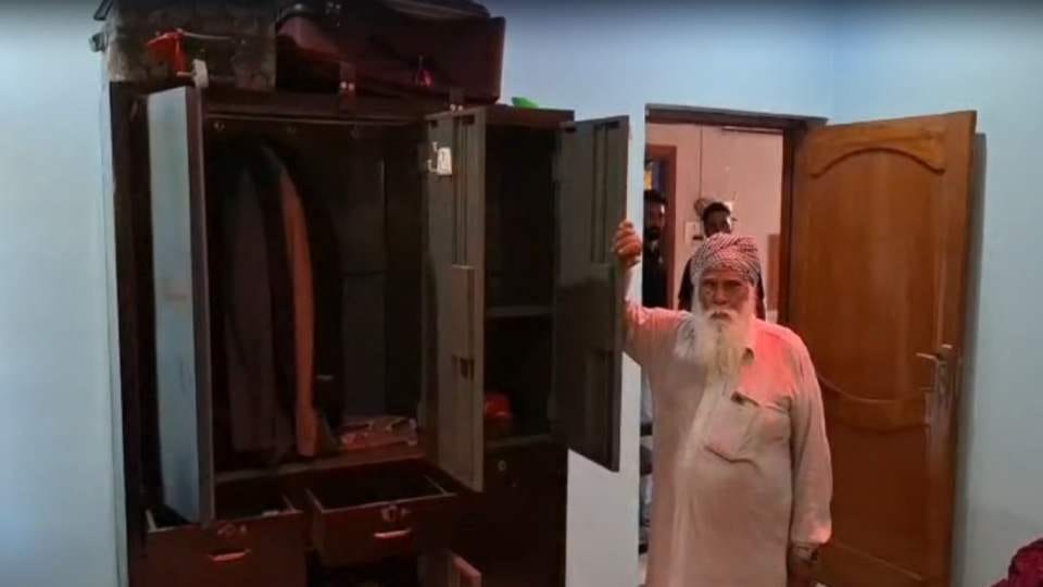 घर में लाखों की नकदी चोरी
