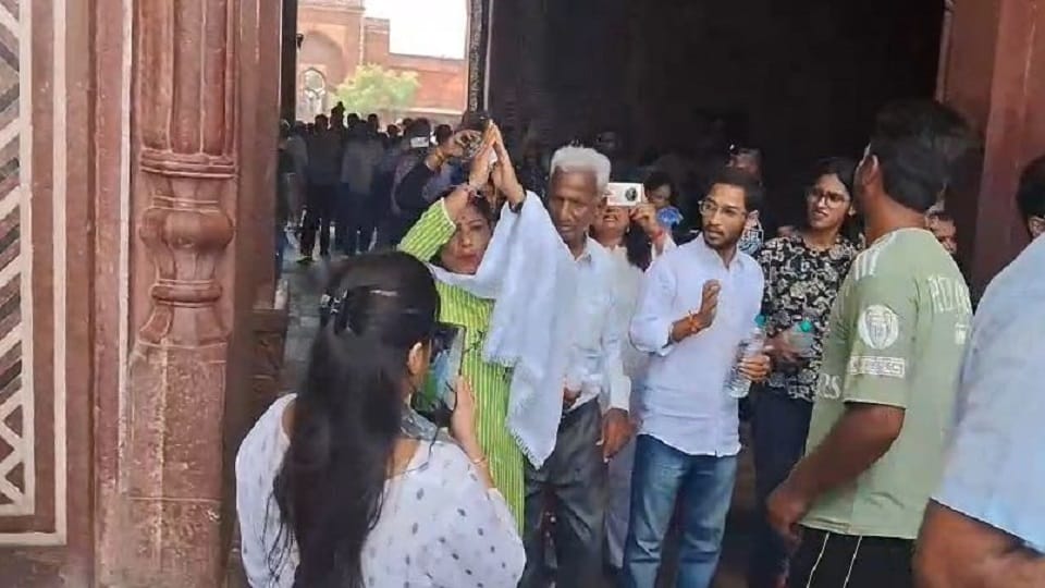 Tourists entered Taj Mahal with folded hands and without footwear video goes viral