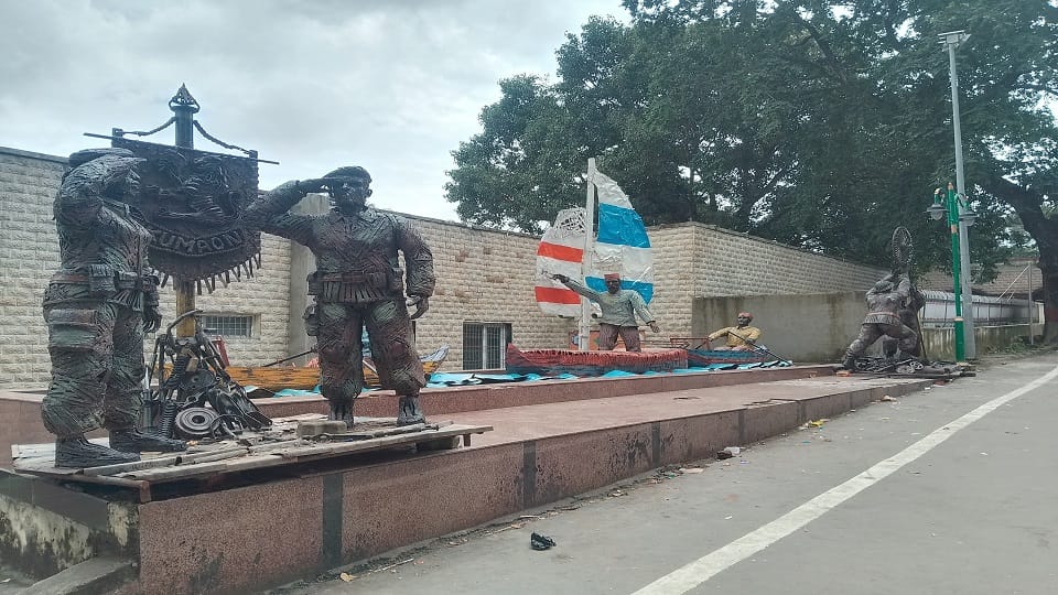 Kathgodam Station's new identity: Artworks depicting the mountains and valor, crafted from scrap