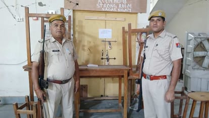 मौके पर मौजूद पुलिस अधिकारी
