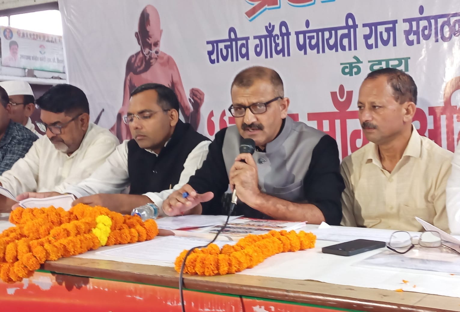 प्रेसवार्ता करते राजीव गांधी पंचायती राज संगठन के पदाधिकारी