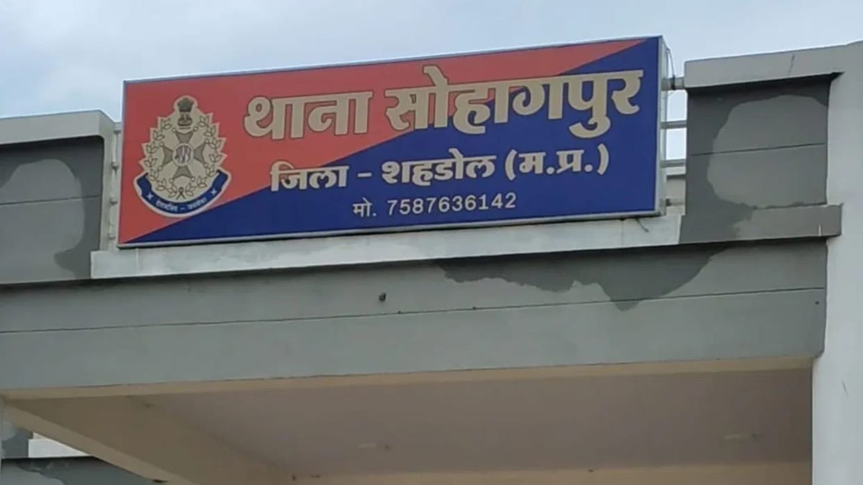 Sand Mafia Attacks Forest Officials in Shahdol Tractor-Trolley Seized Accused Threaten Officers and Escape