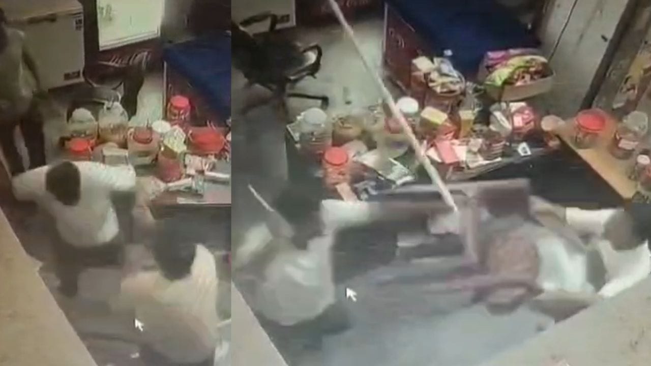दुकान में घुसकर युवक पर बेरहमी से हमला