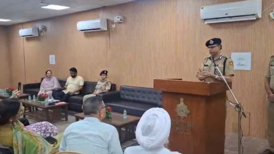 DGP Preet Hooda listened to people grievances in Manimajra