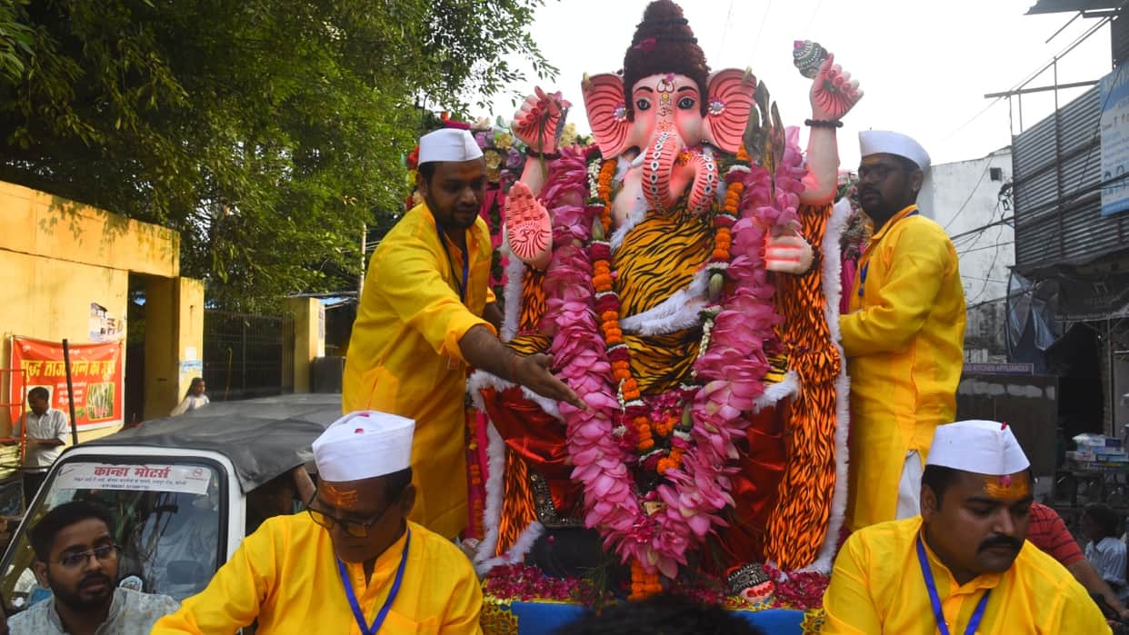 Grand procession taken out on Ganesh Chaturthi in Bareilly city immersed in devotion to Ganpati Bappa