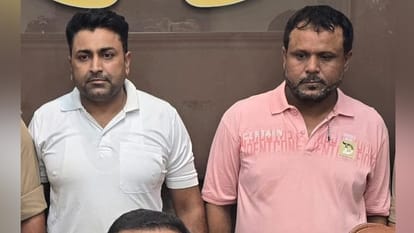 गिरफ्तार दोनों आरोपी।