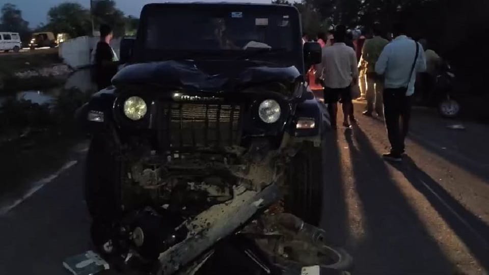 Bike rider dies after being hit by thar in Mathura