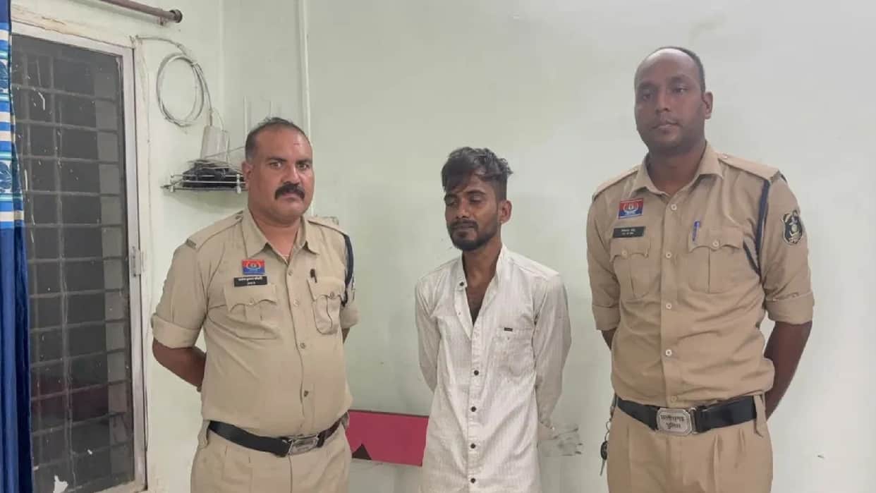 Drunk Youth Creates Panic in Korba's Kashi Nagar, Threatens Locals Waving Sword, Civil Line Police Arrested
