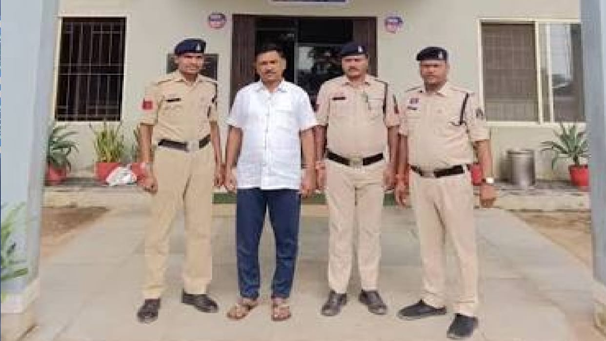 Man duped of Rs 5 lakh by promising peon's job, accused eluded police for 8 years; finally arrested in Durg